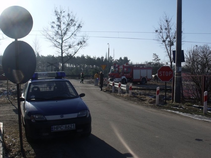 Wypadek kolejowy pod Ciechocinkiem, pociąg uderzył w busa. Dwie osoby trafiły do szpitala