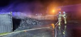 Nocny pożar hałdy śmieci w Polkowicach na Dolnym Śląsku. Ogień pojawił się na terenie firmy przerabiającej odpady 