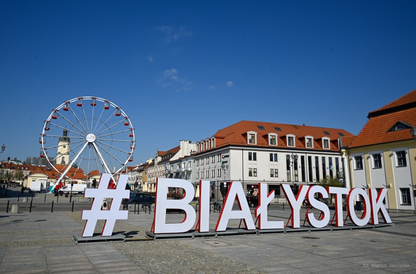 Białystok. Młyńskie koło ponownie na Rynku Kościuszki. Karuzela ruszy w sobotę [29.04.2022]