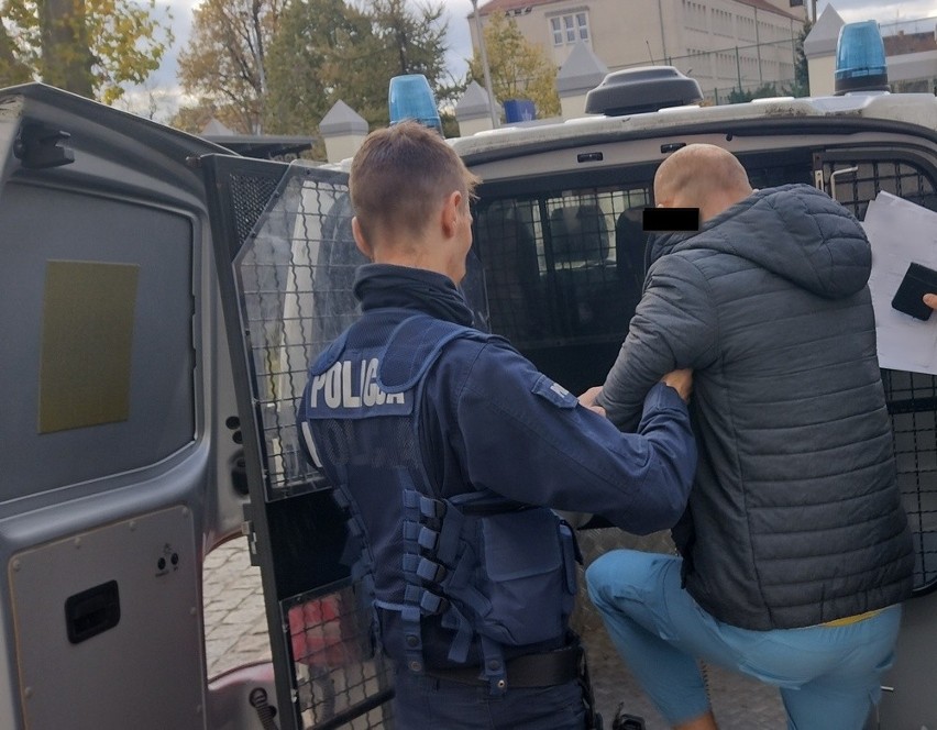 Policjanci z Brzegu zatrzymali mężczyznę poszukiwanego...