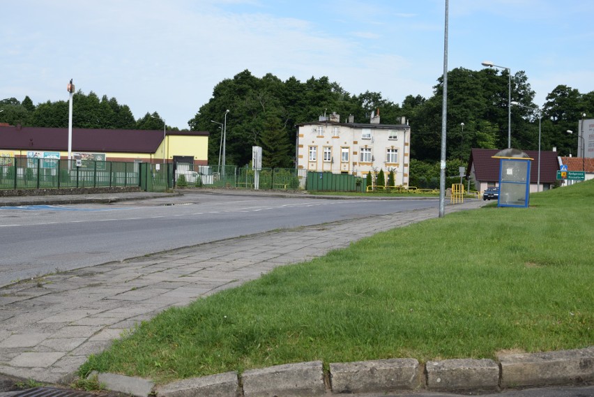 Dotacja celowa na pomoc finansową dla Powiatu  na budowę chodników i inne prace drogowe przy drogach powiatowych - 45 000 zł