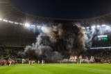 Dymy w Gdańsku. Mecz Lechia - Pogoń wstrzymano dwa razy [GALERIA]