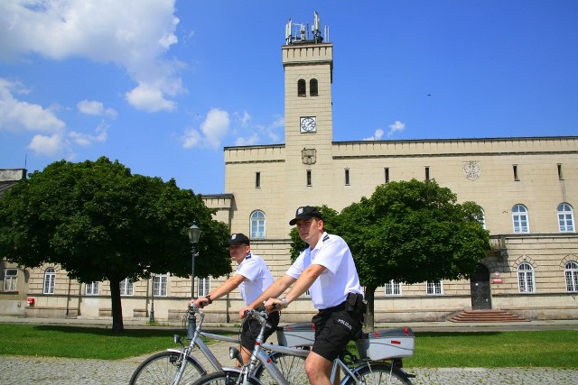 Radomskie ulice patrolują na rowerach między innymi Krzysztof Górnik (z prawej) i Robert Marchewka.