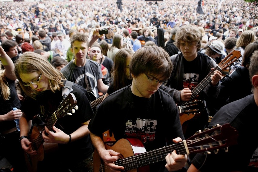 01.05.2010 wroclaw . rynek . bicie gitarowy rekord swiata ....