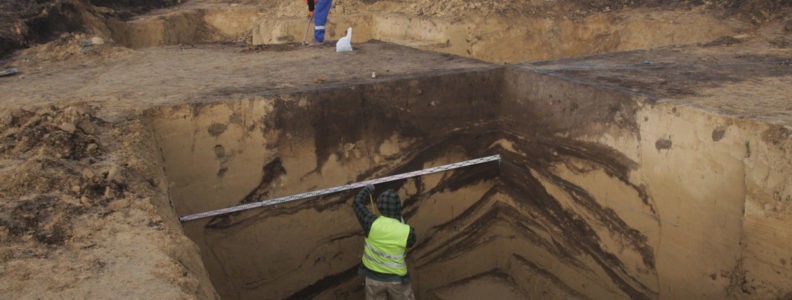 Obwodnica Kazimierzy Wielkiej. Archeolodzy znaleźli miejsca pochówków sprzed tysięcy lat. Kiedy prace budowlane? [ZDJĘCIA] 