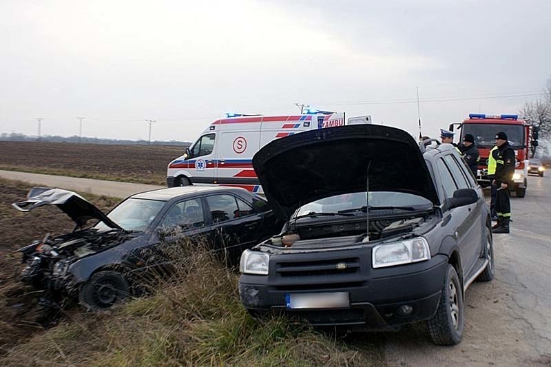 Bród Mały: Wypadek. Zderzenie mercedesa z land roverem, jedna osoba ranna (zdjęcia)