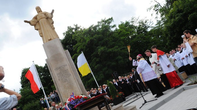 Odsłonięcie pomnika Najświętszego Serca Pana Jezusa [zobacz wideo]