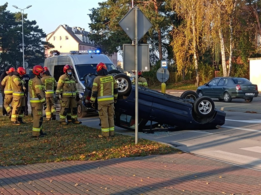 Ostrołęka. Wypadek na ulicy Korczaka, 10.11.2021. Zdjęcia