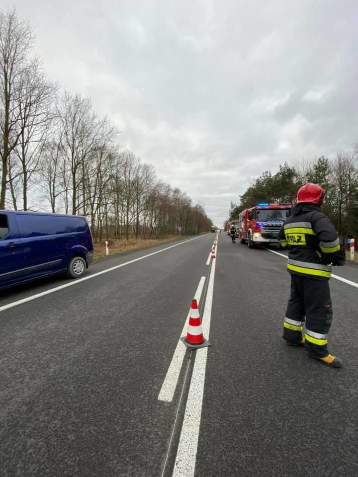 - W wypadku uczestniczył jeden samochód. W wyniku zdarzenia...