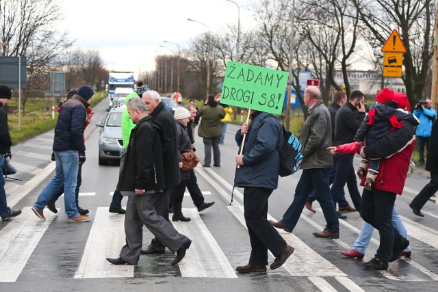 Protest na drodze krajowej nr 8 w Kobierzycach