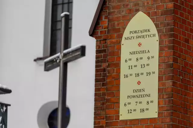 Mimo okresowych wahań w górę, liczba wiernych, którzy chodzą do kościoła spada od 1983 r. Rekord padł w 1982 r. i wyniósł w Polsce 57 proc., a przyjmujących komunię św. w 1998 r. - 17,6 proc. Dziś to odpowiednio 29,5 proc. oraz 13,9 proc.
