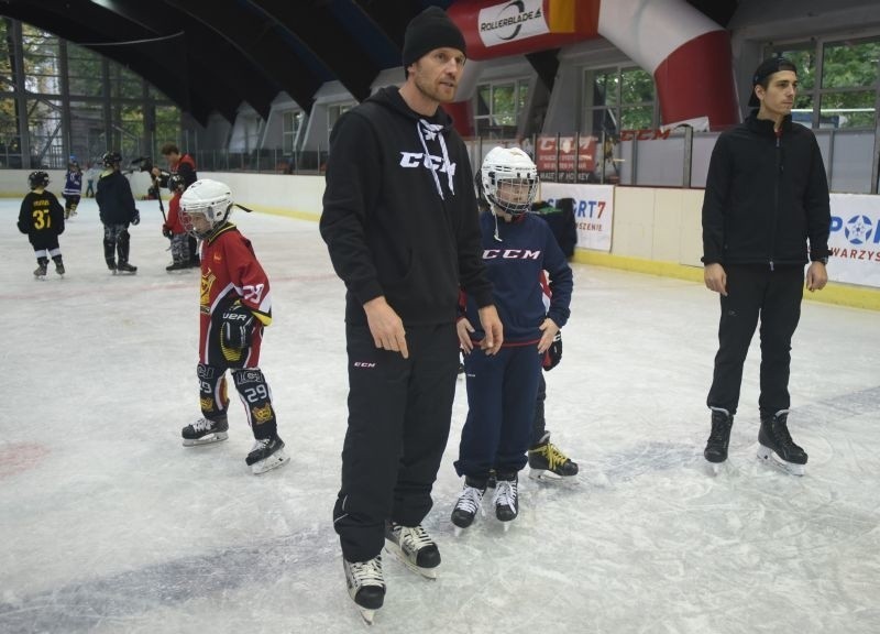 Mariusz Czerkawski poprowadził zajęcia w szkółce hokejowej.