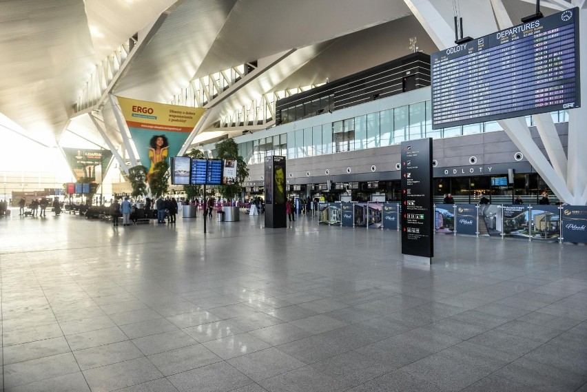 Terminal w porcie lotniczym im. Lecha Wałęsy w Gdańsku.