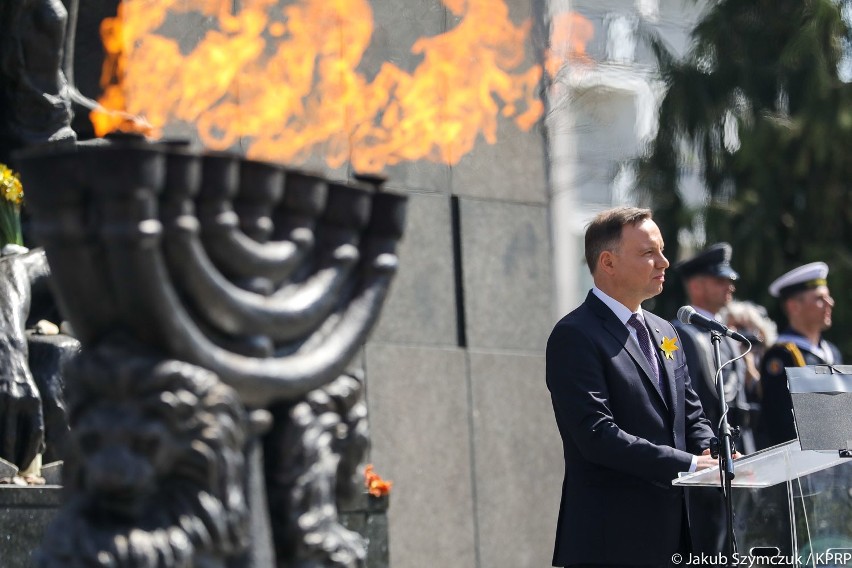 Obchody 75. rocznicy wybuchu powstania w getcie warszawskim. Prezydent Andrzej Duda: Pochylamy nisko głowę przed bohaterstwem powstańców