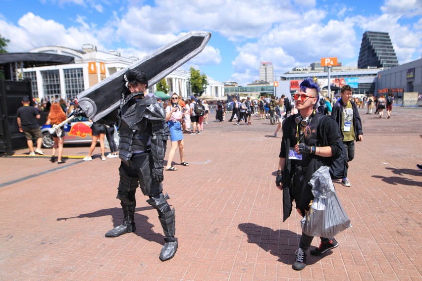 Cosplay to przebranie się i wcielanie w postać fikcyjną....