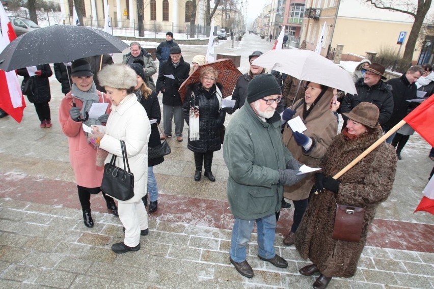 Pikieta w Kielcach - przeciwko ograniczeniu niezawisłości sędziów [ZDJĘCIA]