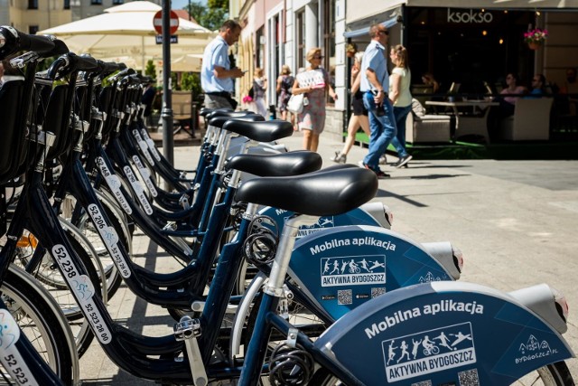 Sezon rowerowy w pełni. Z każdym rokiem rowerzystów przybywa co wcale nie cieszy innych użytkowników dróg. Zobaczcie za jakie wykroczenia rowerzystom grozi mandat. Czy da się uniknąć wypadków drogowych?/DDTVN