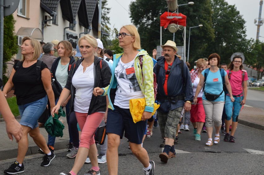 Oświęcim. Pielgrzymi w drodze na Jasną Górę [ZDJĘCIA, WIDEO]