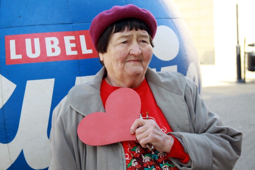 Chętnych na pamiątkowe zdjęcie z Kurierem Lubelskim we...