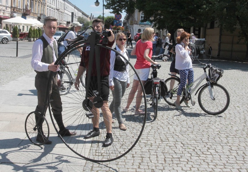 Radomskie Towarzystwo Retrocyklistów zorganizowało Festyn Retro Rowerowy w Radomiu