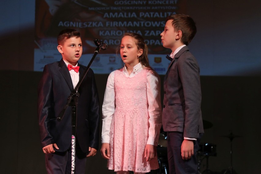 VII Pojedynek na głosy w Kielcach. Młodzież śpiewała w Wojewódzkim Domu Kultury [WIDEO, ZDJĘCIA]