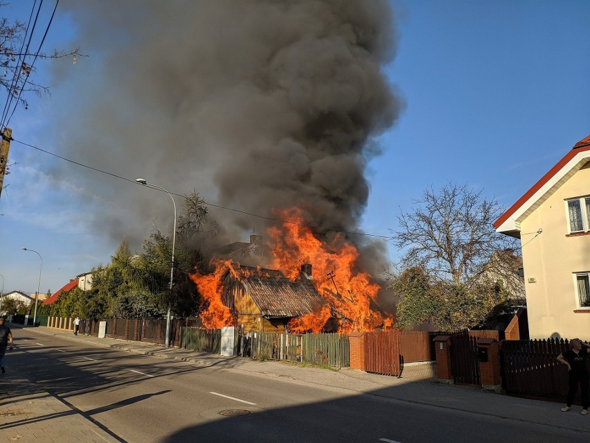 Pożar domu przy ul. Boboli w Białymstoku. Dwie osoby zostały...