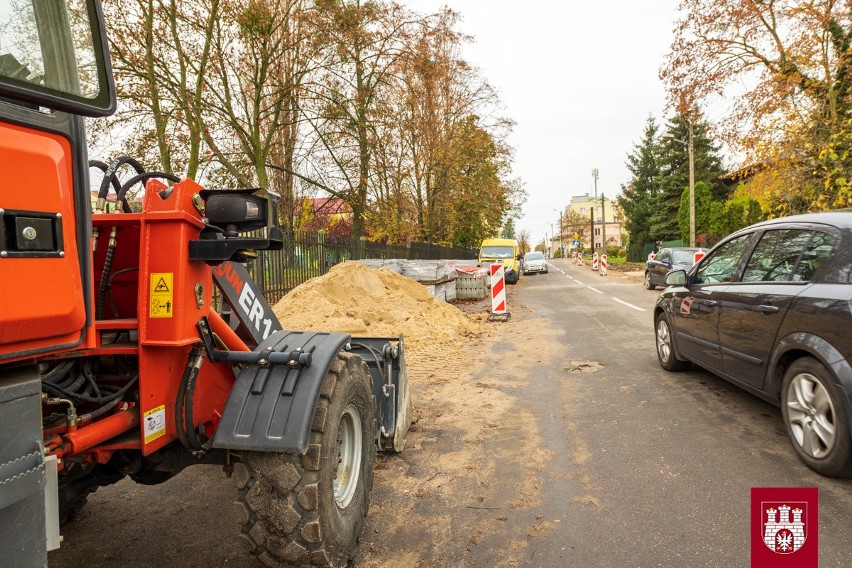 Ruszył remont ul. Rembowskiego w Zgierzu. Będzie nowy asfalt i chodniki 