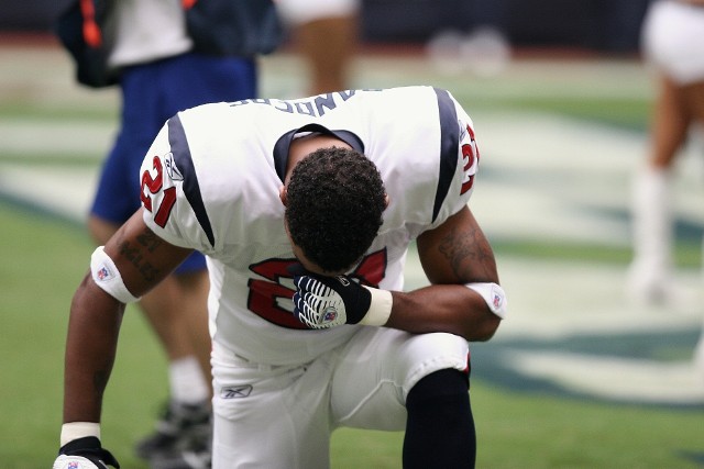 Zawodnik NFL w stanie krytycznym po omdleniu podczas meczu w USA