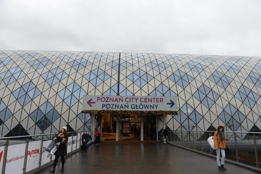 Poznań Główny: Elewacja dworca jest już czysta