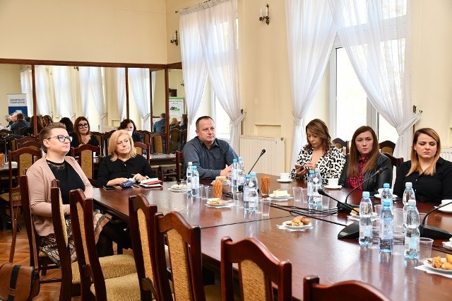 Konferencja w miechowskim starostwie