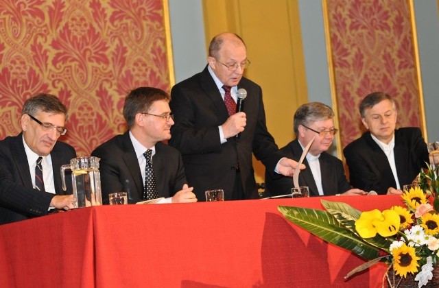Paneliści, od lewej: prof. Andrzej Szahaj, red. Marek Wroński, prof. Ryszard Wiśniewski, ks. prof. Alfred Wierzbicki i prof. Andrzej Zybertowicz.