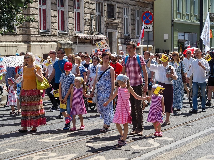 W Bydgoszczy zorganizowano ósmy Marsz dla Życia i Rodziny. W...