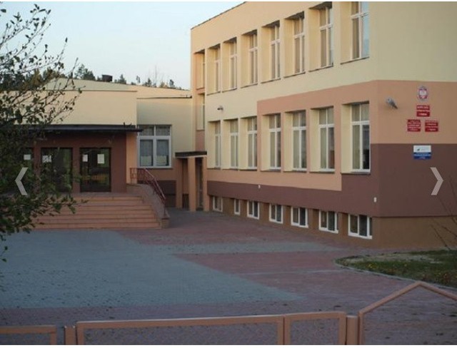Obecny budynek szkoły w Majdowie został oddany do użytku w 1984 roku. Teraz doczekał się wreszcie remontu.