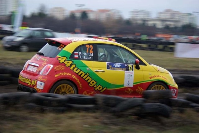 Robert Halicki specjalnie na Rajd Barbórki sprowadził z Włoch fiata 500 abarth.