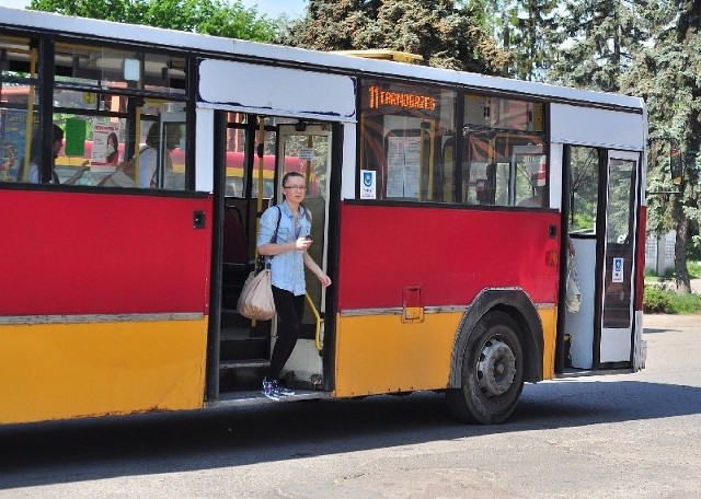 Przedsiębiorstwo Miejskiej Komunikacji Samochodowej w Tarnobrzegu musi od 31 maja zawiesić kursy linii numer &#8222;11&#8221;, na trasie Tarnobrzeg &#8211; Sandomierz &#8211; Tarnobrzeg. W zamian ruszy linia na tak zwanych komercyjnych zasadach.