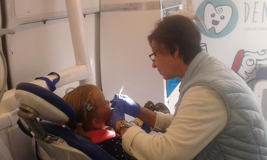 Małopolska. Prawie 2000 dzieci przebadanych w dentobusie