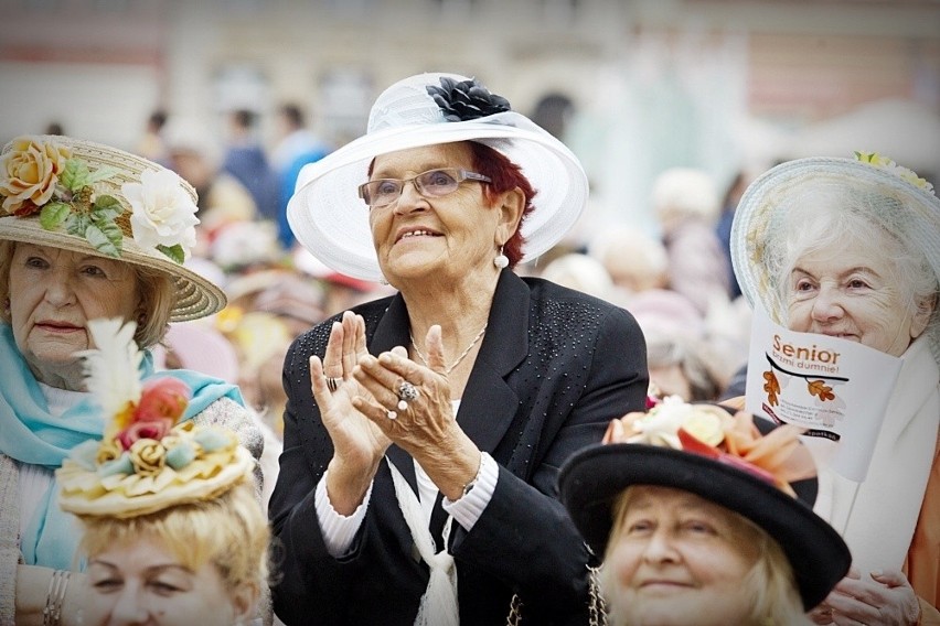 Wrocław: Marsz Kapeluszy rozpoczął Dni Seniora (ZDJĘCIA)