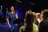 Muzyka połączyła pokolenia i serca - charytatywny koncert w chojnickiej "siódemce"