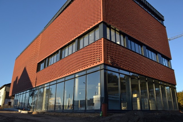 Budowa Miejsko – Powiatowej Biblioteki Publicznej w Lublińcu dobiega końca. Prawdopodobnie w tym budynku będą odbywały się sesje Rady Miejskiej w Lublińcu