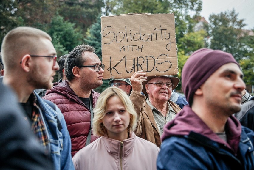 Gdańszczanie zamanifestowali swoje oburzenie rozpoczęciem działań wojskowych w północnej Syrii [ZDJĘCIA]