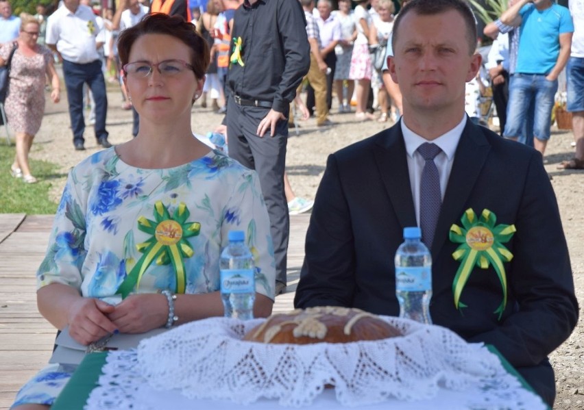 Dożynki 2018 w upale. Rolnicy gmin Włoszczowa i Radków pierwsi w powiecie podziękowali za plony