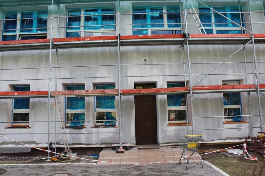 Trwa termomodernizacja budynku Szkoły Podstawowej nr 3 w Lipnie [zdjęcia]