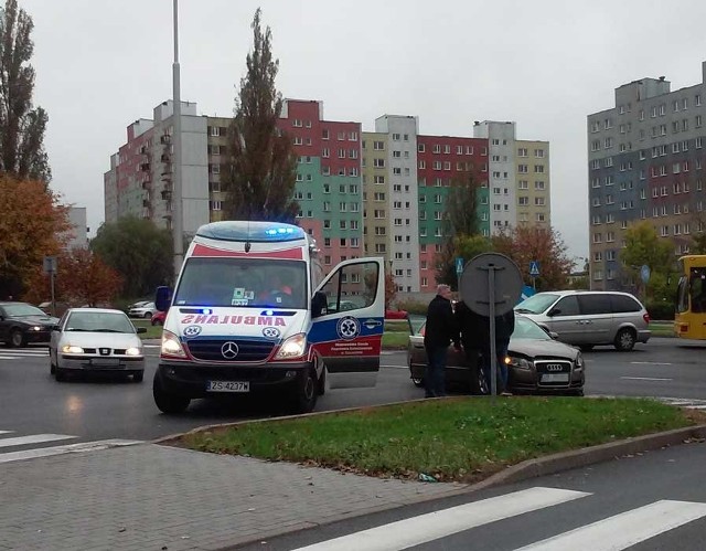 Wypadek na skrzyżowaniu ul. Jana Pawła II i Śniadeckich w Koszalinie.