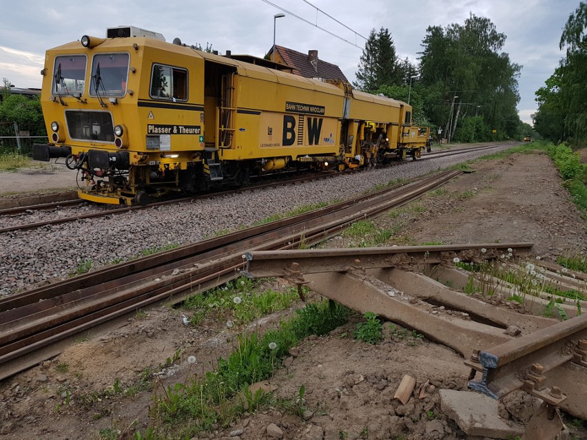 Trwa remont odcinka linii kolejowej 405 między Słupskiem a...