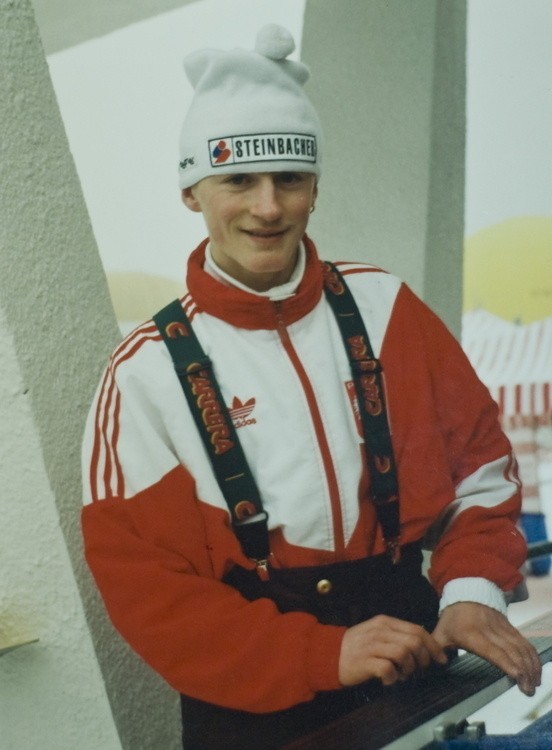 Legenda skoków narciarskich Adam Małysz kończy 42 lata. Zobacz, jak się zmieniał [ZDJĘCIA]