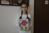 Dziesięcioletnia mieszkanka Staszowa Aleksandra Pielak napisała książkę o przygodach ziemniaka Stefana [ZDJĘCIA]