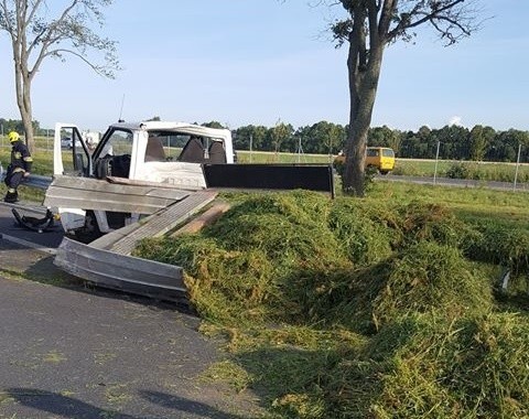 Wypadek na S7 pod Kiezmarkiem i Cedrami Wielkim 11.07.2019. Zderzyły się dwa samochody dostawcze. Trzy osoby ranne [zdjęcia]