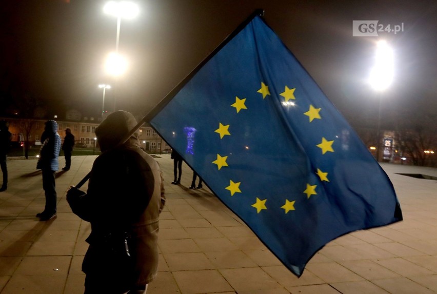 Pikieta pod hasłem "Zostaję w Unii Europejskiej, Weto dla...