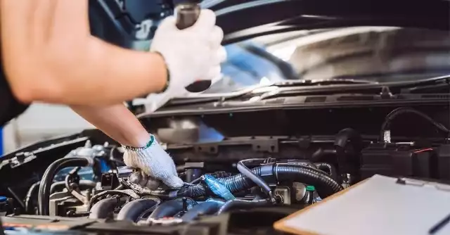 Kupno samochodu to zawsze wyzwanie. Tak samo przygotowują się do tego Ci, którzy zamierzają kupić auto 10-letnie, jak i ci zainteresowani 3-letnim pojazdem. W jednym i drugim przypadku kierowcy przed zakupem podpierają się różnego rodzaju rankingami awaryjności. Jednym z nich jest coroczny raport TUV, dotyczący awaryjności pojazdów.  Sprawdź jak poradziły sobie samochody 3-letnie.POZNAJ SZCZEGÓŁY NA KOLEJNYCH STRONACH  >>>>>>> 