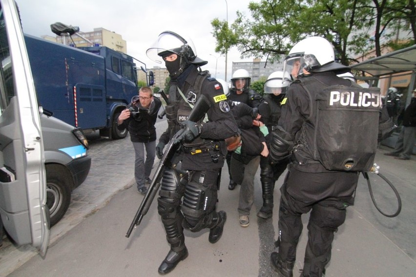 Protest przed komisariatem na Trzemeskiej we wtorek...